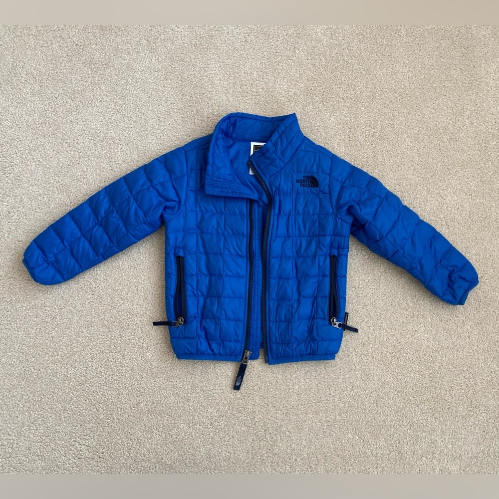 The NorthFace kids ThermoBall jacket - 3T. No hood